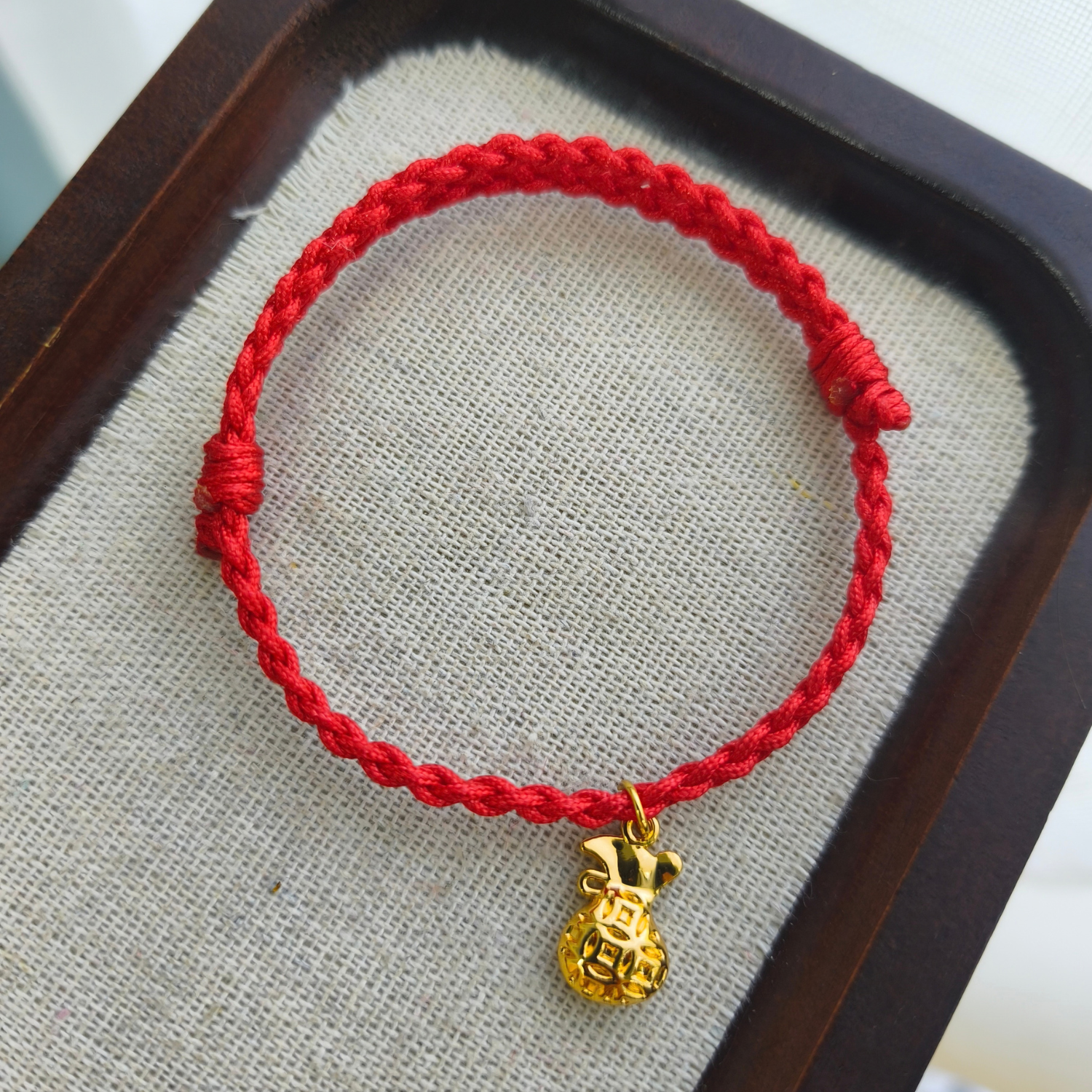 Vòng chỉ đỏ tết dây mix charm túi tiền mạ vàng 18k