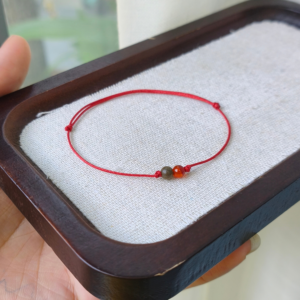 Vòng chỉ đỏ sợi mảnh mix đá tự nhiên + đàn hương