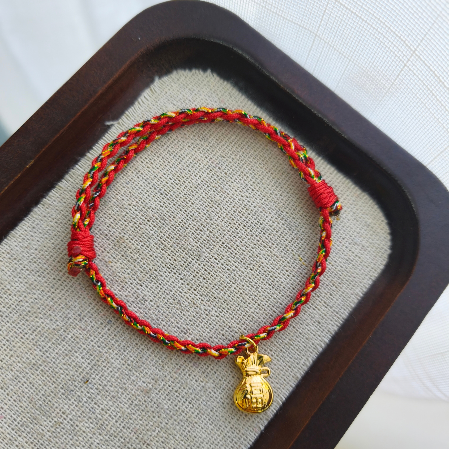 Vòng chỉ đỏ tết dây ngũ sắc vàng kim mix charm túi tiền mạ vàng 18k